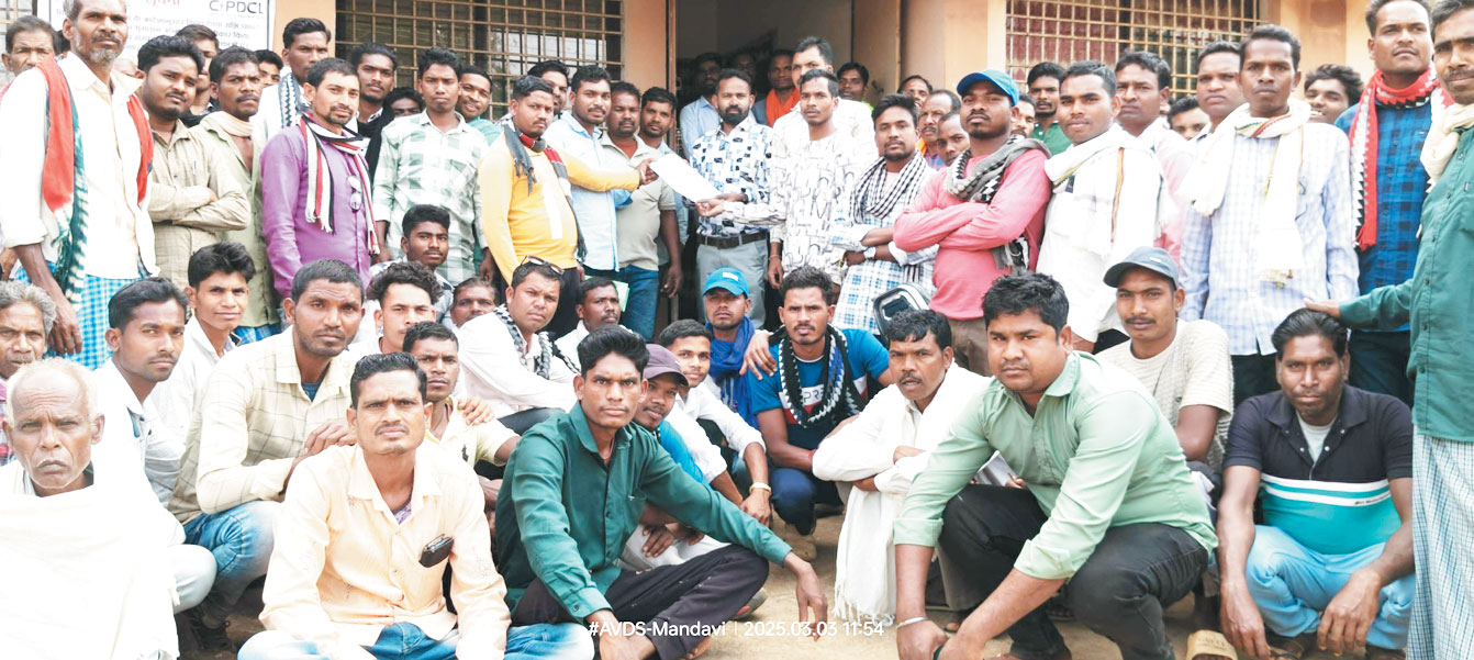 लो वोल्टेज की समस्या, सैकड़ों किसानों ने केशकाल बिजली दफ्तर घेरा