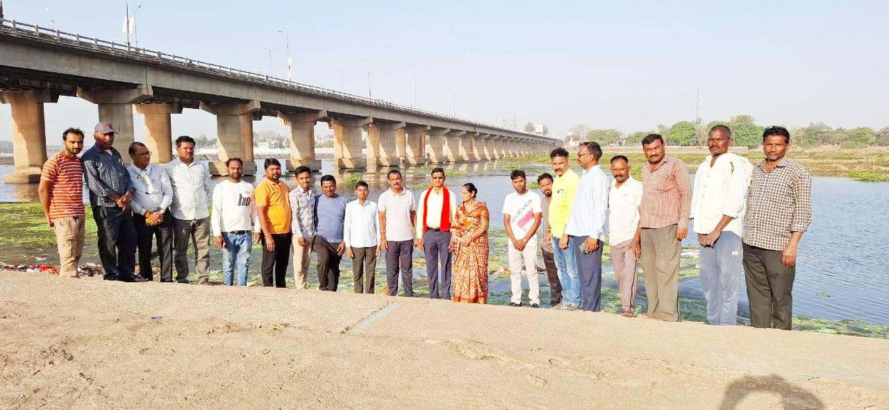 शपथ ग्रहण से पहले नगर की समस्या को जानने निकले नपं अध्यक्ष शपथ ग्रहण से पहले नगर की समस्या को जानने निकले नपं अध्यक्ष