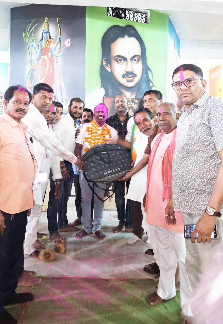 नगर व्यवस्था समिति नगरी में फिर से चुने गए अध्यक्ष नंद यादव नगर व्यवस्था समिति नगरी में फिर से चुने गए अध्यक्ष नंद यादव