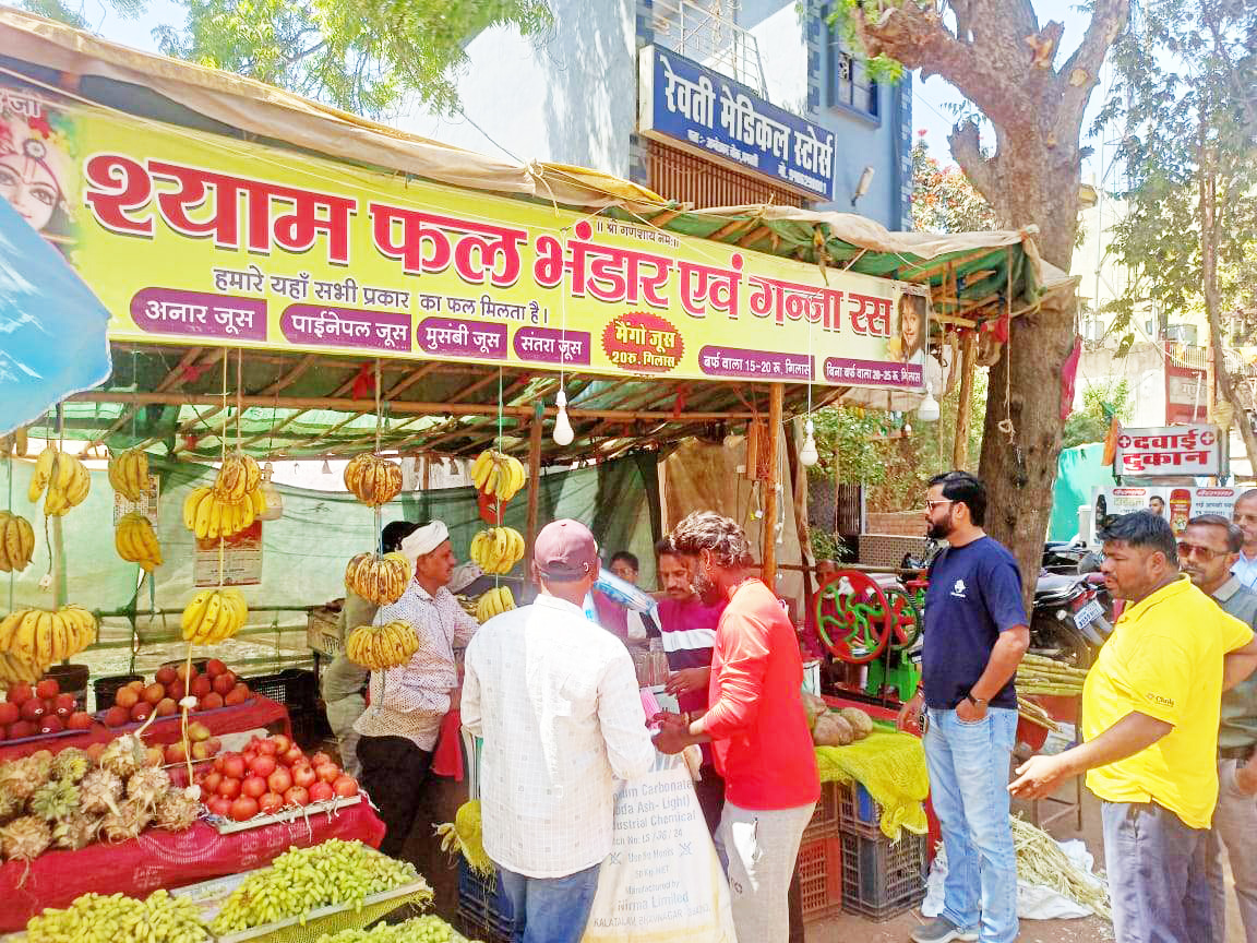 ढोल-बाजे के साथ कचरा फैलाने वालों पर कार्रवाई, 7 दुकानदारों पर जुर्माना
