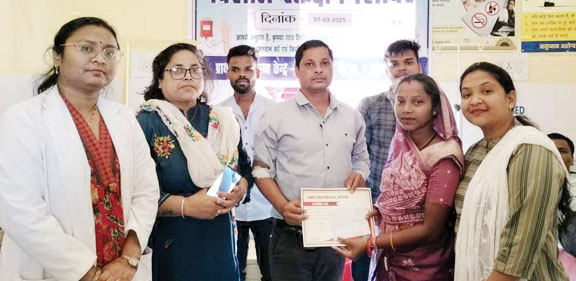 लुभा में पहली बार मेगा रक्तदान शिविर, 21 ने किया रक्तदान 