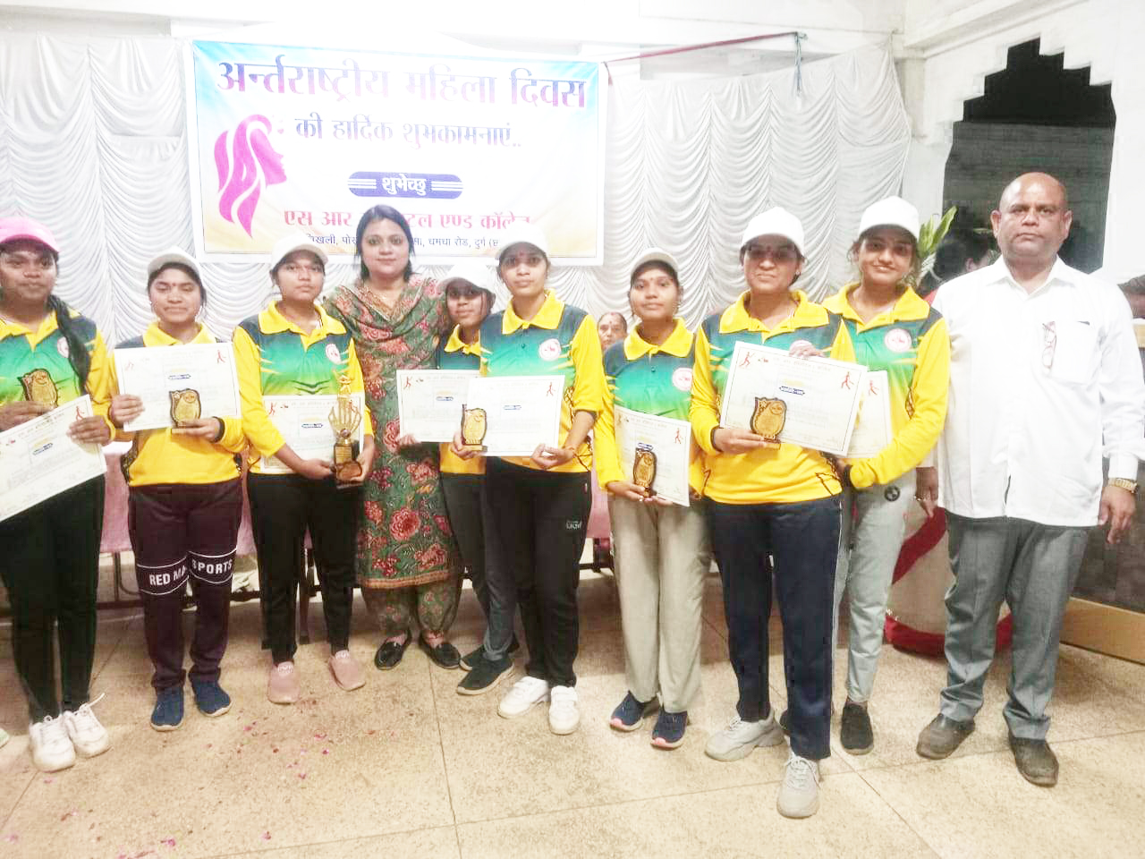 अंतरराष्ट्रीय महिला दिवस पर एस आर हॉस्पिटल और कॉलेज ने कराया महिला क्रिकेट मैच अंतरराष्ट्रीय महिला दिवस पर एस आर हॉस्पिटल और कॉलेज ने कराया महिला क्रिकेट मैच
