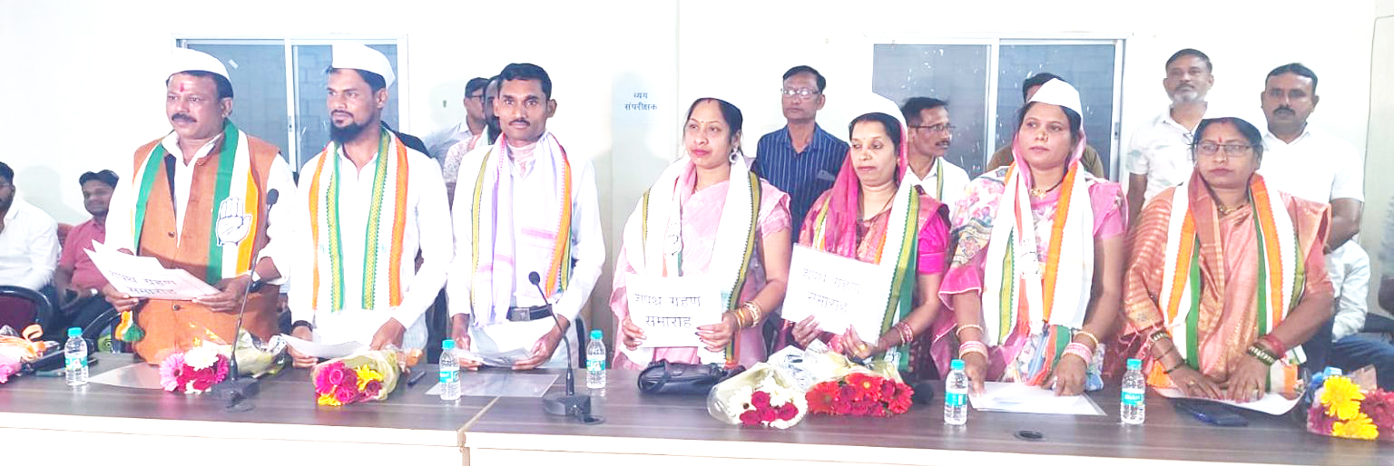 शपथ ग्रहण समारोह में कांग्रेस पार्षदों ने आमंत्रण पत्र  में वरिष्ठ नेताओं के नाम नहीं होने पर जताई नाराजगी