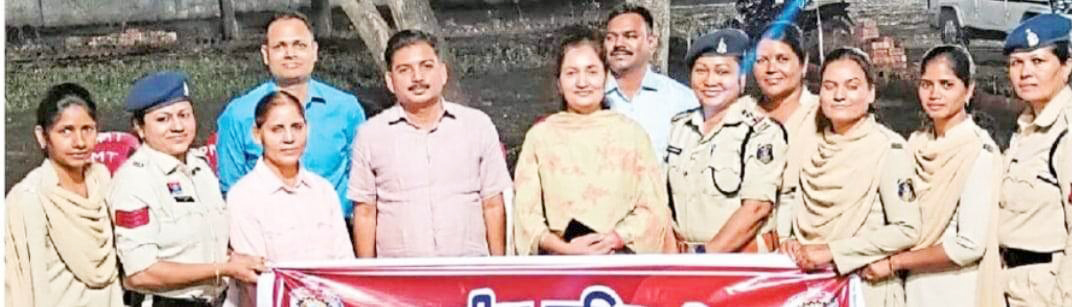 महिलाओं को मौलिक अधिकारों  के बारे में किया जागरूक