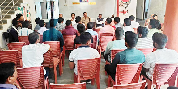 भाईचारे के साथ त्यौहार मनाएं... भाईचारे के साथ त्यौहार मनाएं...