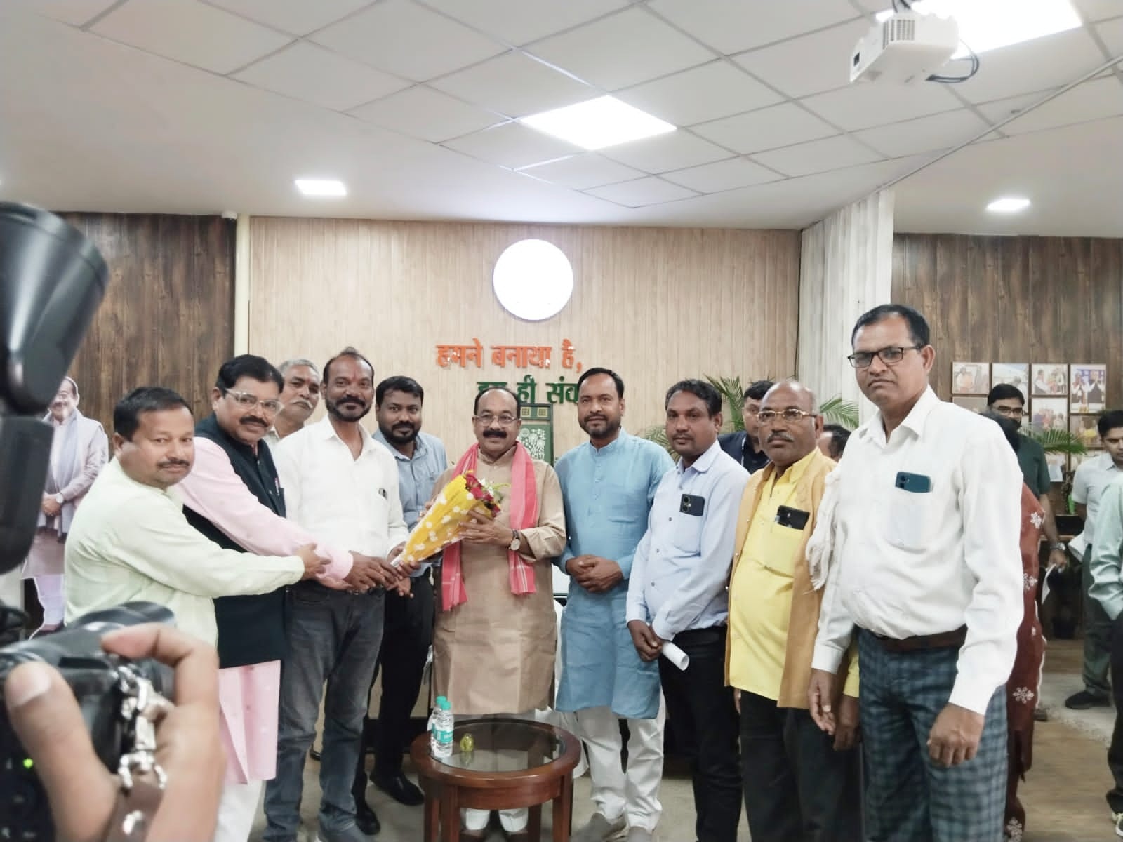 डिप्टी सीएम से मिले नगरी जनपद के नव निर्वाचित उपाध्यक्ष हृदय साहू डिप्टी सीएम से मिले नगरी जनपद के नव निर्वाचित उपाध्यक्ष हृदय साहू