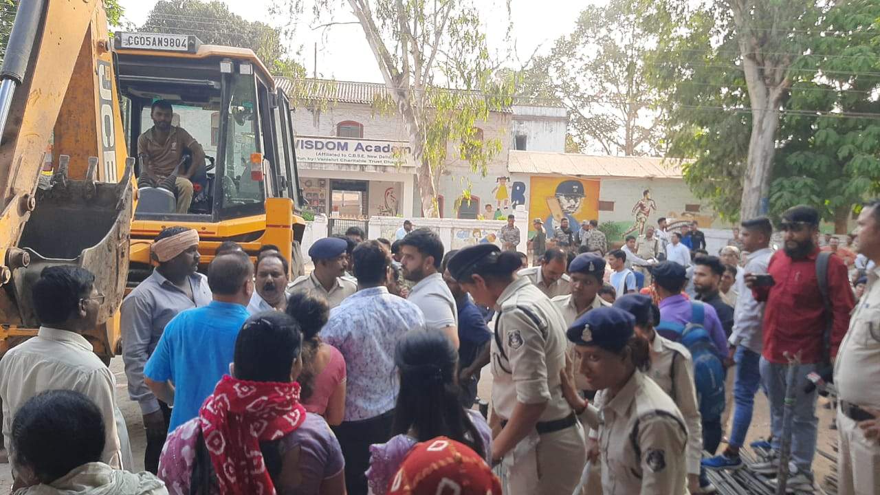 निगम ने 20 से अधिक अतिक्रमण जेसीबी से उखाड़े, कार्रवाई में बाधा डालने पर होगी एफआईआर निगम ने 20 से अधिक अतिक्रमण जेसीबी से उखाड़े, कार्रवाई में बाधा डालने पर होगी एफआईआर