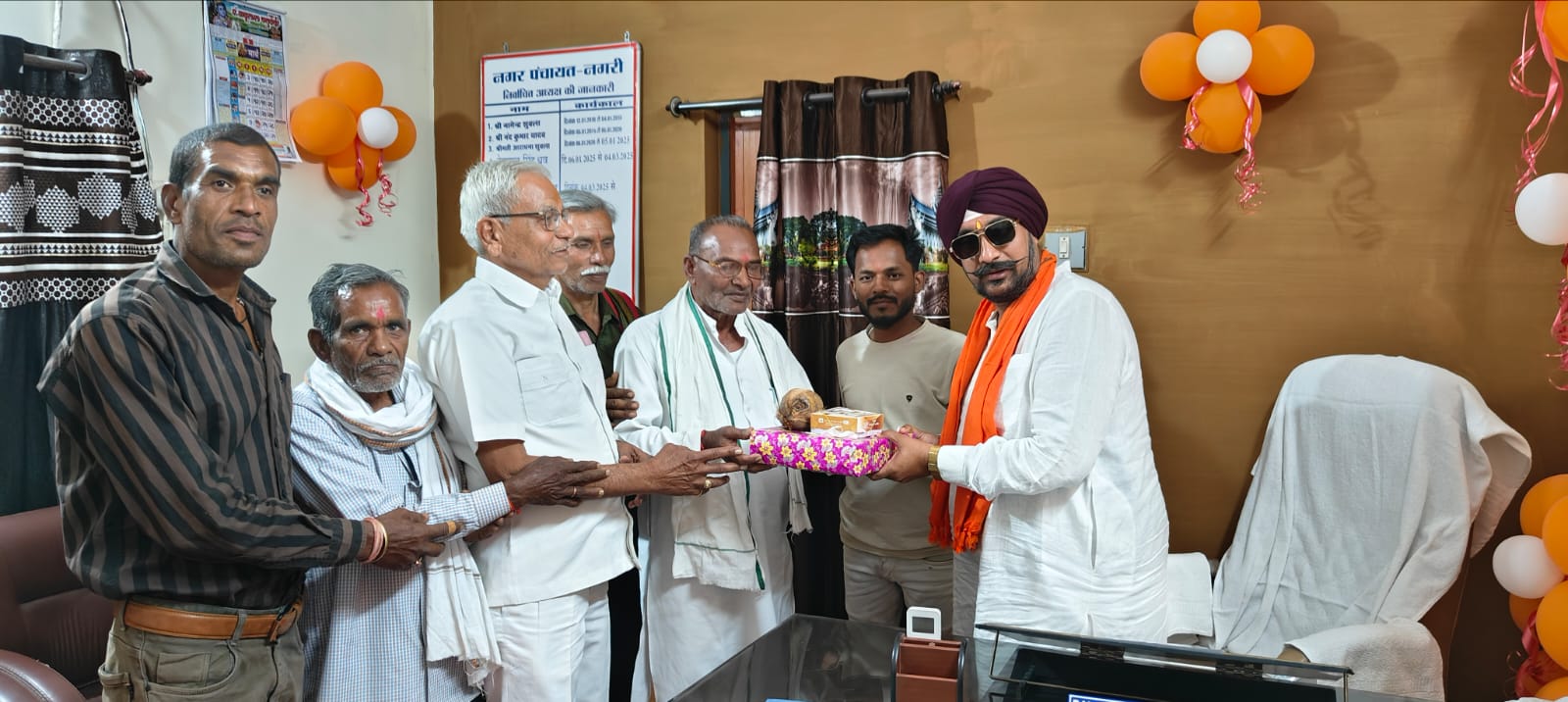 पटेल समाज  ने नगर पंचायत अध्यक्ष बलजीत छाबड़ा को दी बधाई
