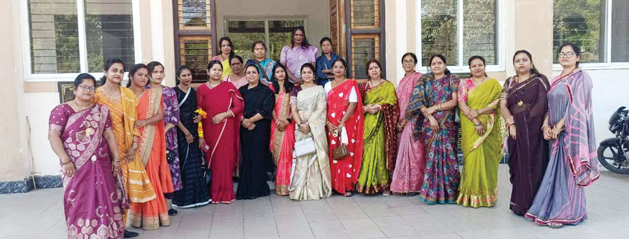 नवनिर्वाचित महिला पार्षदों का सम्मान नवनिर्वाचित महिला पार्षदों का सम्मान