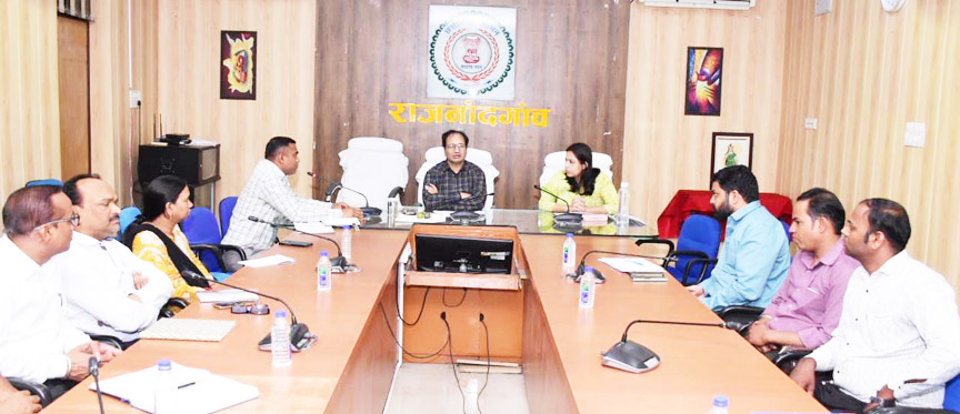 कलेक्टर ने रोजगार से जोडऩे ली बैठक कलेक्टर ने रोजगार से जोडऩे ली बैठक