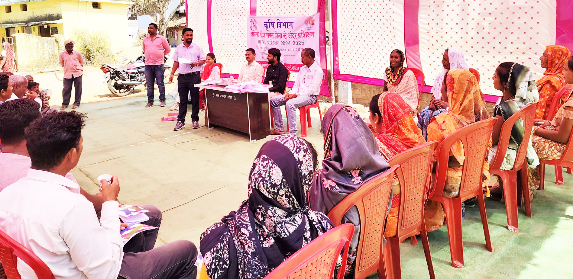 खोभा के किसानों ने 180 एकड़ में मक्का फसल में किया परिवर्तन खोभा के किसानों ने 180 एकड़ में मक्का फसल में किया परिवर्तन