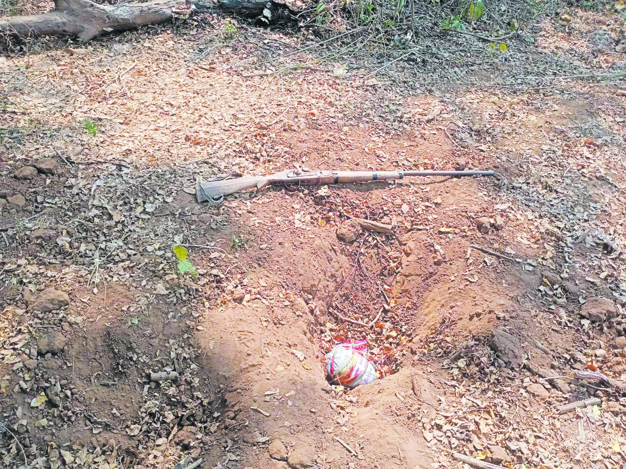 नक्सल विस्फोटक को जवानों ने किया नष्ट नक्सल विस्फोटक को जवानों ने किया नष्ट