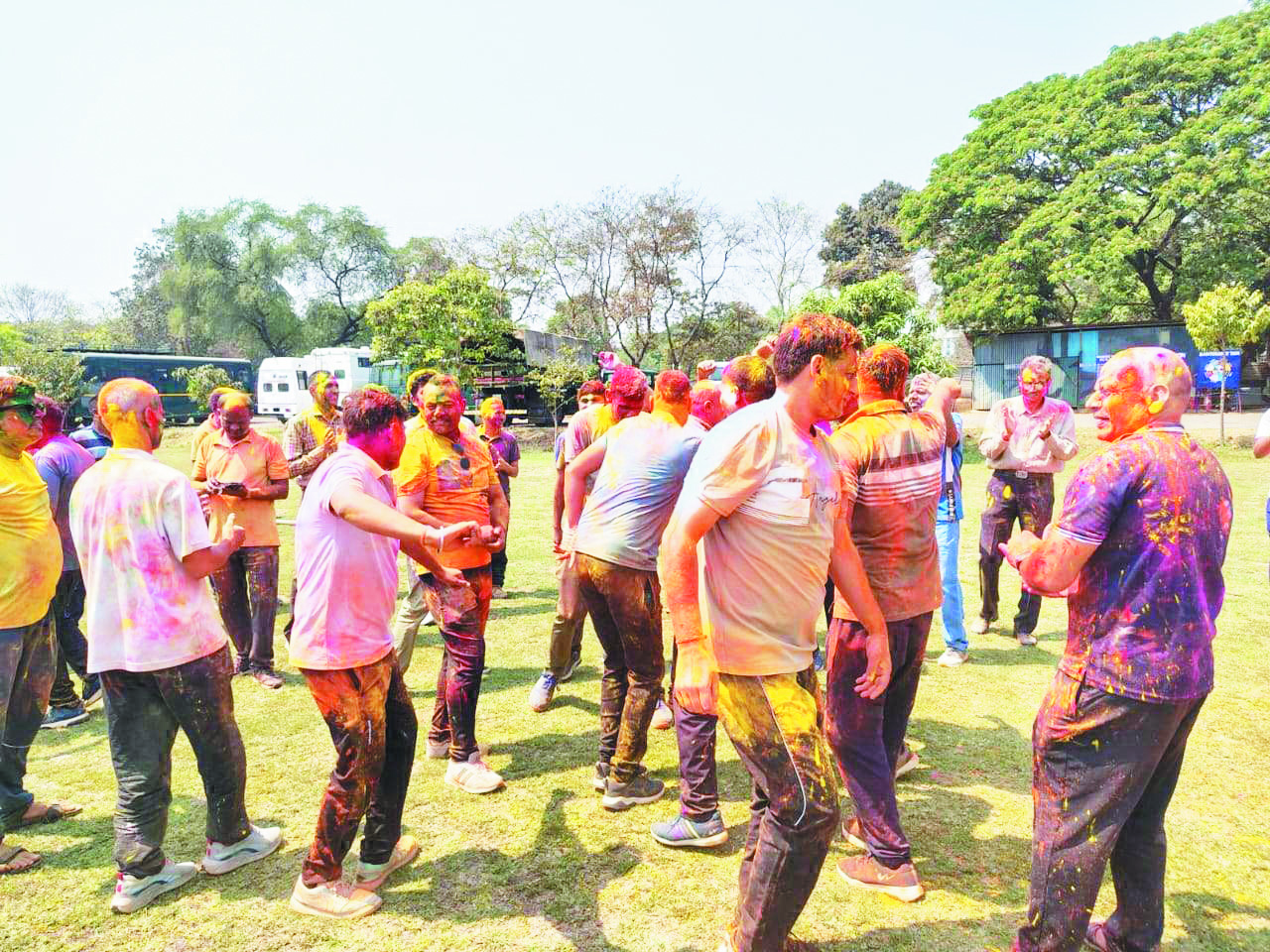 बीएसएफ ने रिसाली मुख्यालय में हर्षोल्लास से मनाई होली बीएसएफ ने रिसाली मुख्यालय में हर्षोल्लास से मनाई होली