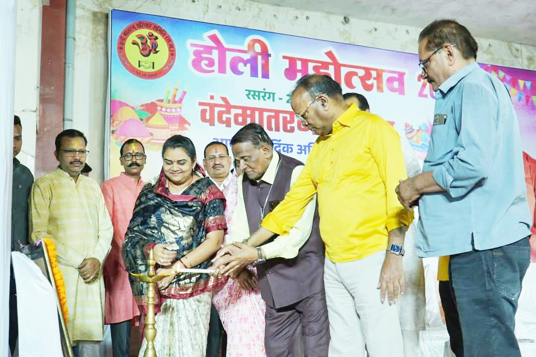 होली महोत्सव पर कुरुद में हास्य कवि-सम्मेलन