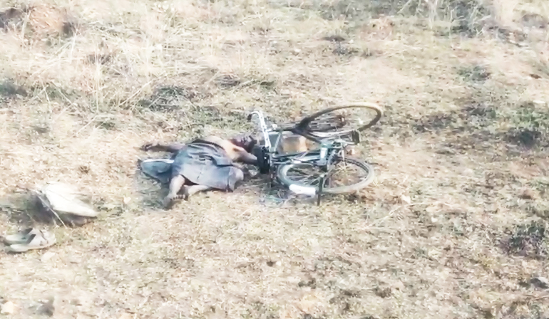 तालाब किनारे युवक की लाश मिली, सिर में चोट के निशान तालाब किनारे युवक की लाश मिली, सिर में चोट के निशान