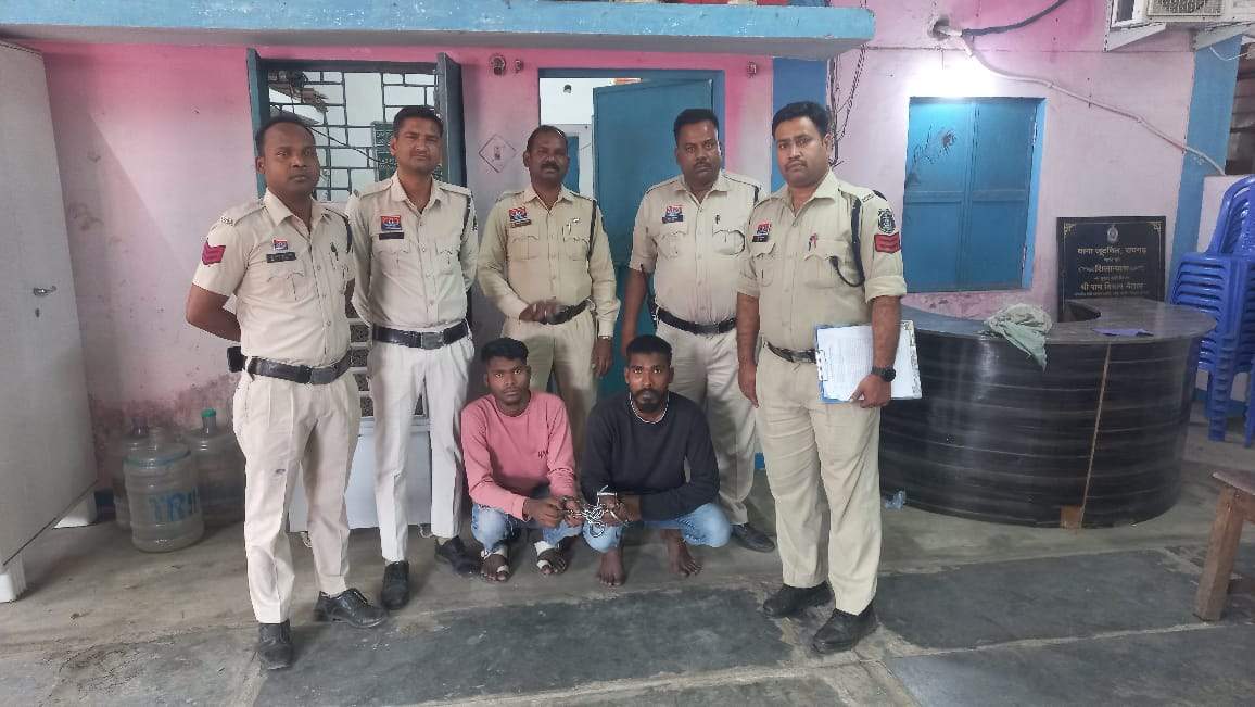 एसबीआई के सर्विस मैनेजर से मारपीट - लूट, दो गिरफ्तार एसबीआई के सर्विस मैनेजर से मारपीट - लूट, दो गिरफ्तार