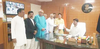 सुहेला तहसील में खुदकुशी की कोशिश करने वाले किसान को समुचित इलाज और मुआवजे की मांग