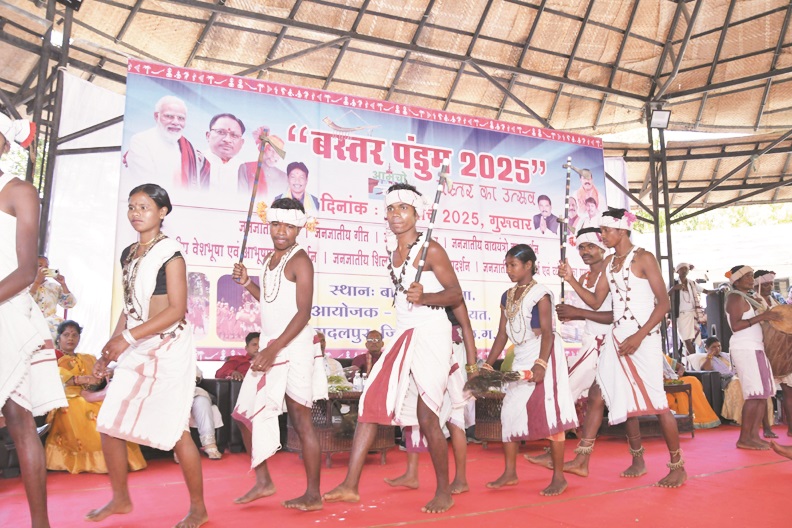 बस्तर पंडुम से पारंपरिक नृत्य, लोकगीत, हस्तशिल्प और आदिवासी रीति-रिवाजों को मिला मंच