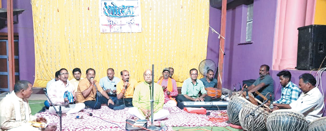 मंदराजी पुरस्कार से सम्मानित गोस्वामी ने बसंतोत्सव में जमाया रंग मंदराजी पुरस्कार से सम्मानित गोस्वामी ने बसंतोत्सव में जमाया रंग