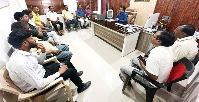 राजनैतिक दलों की बैठक