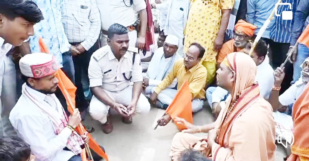 सिद्धि माता मंदिर में बलि प्रथा के विरोध  में दंडी स्वामी उतरे सडक़ पर