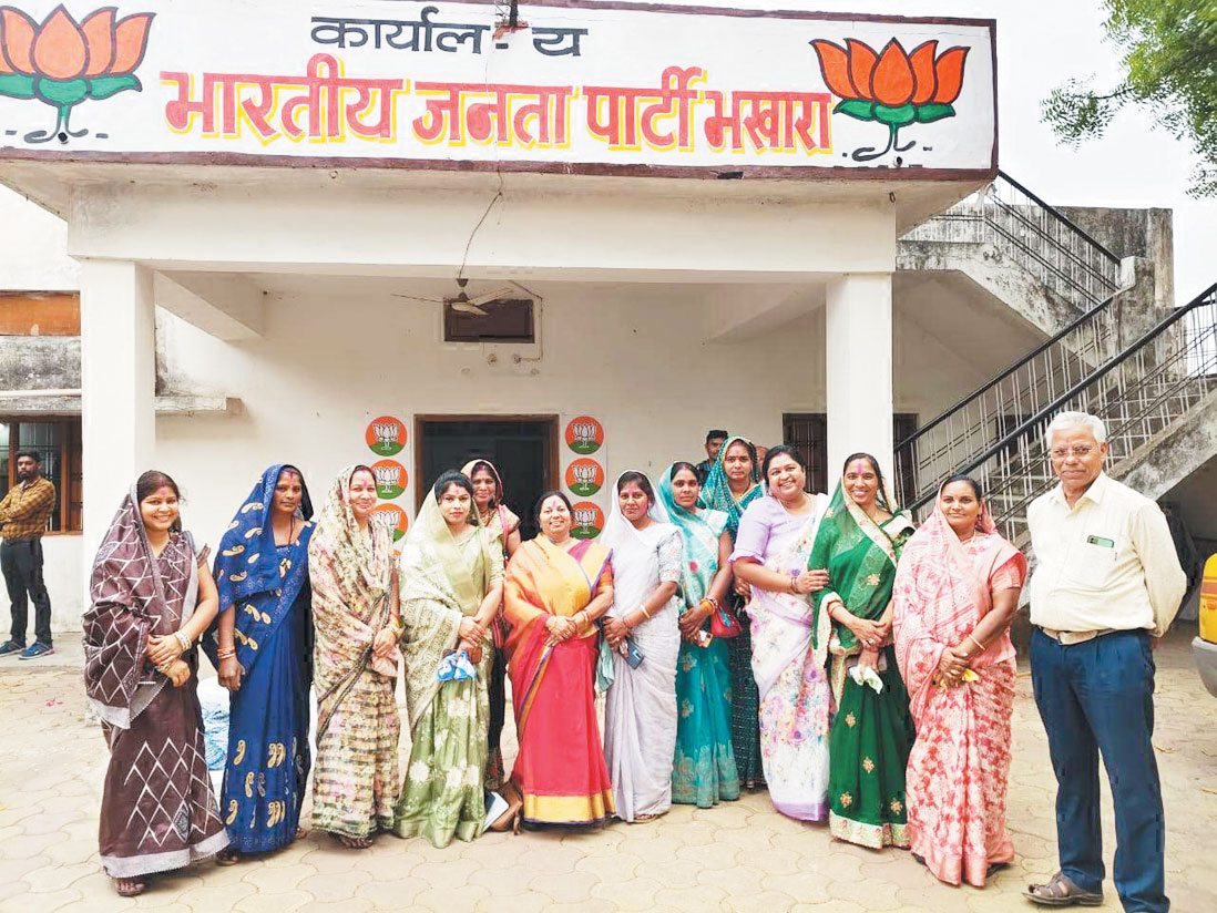 भखारा भाजपा का होली मिलन और परिचय सम्मेलन भखारा भाजपा का होली मिलन और परिचय सम्मेलन
