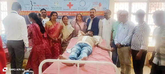 शहीद दिवस पर रक्तदान शिविर, युवाओं ने बढ़-चढक़र किया रक्तदान