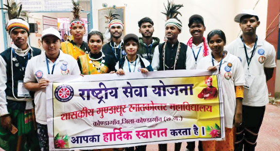 राज्य स्तरीय शिविर में बस्तर विश्वविद्यालय का प्रतिनिधित्व कर रहे स्वयंसेवक 