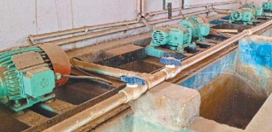 फिल्टर प्लांट का रॉ वाटर यूनिट और वॉल्व खराब, हजारों लीटर पानी बह रहा