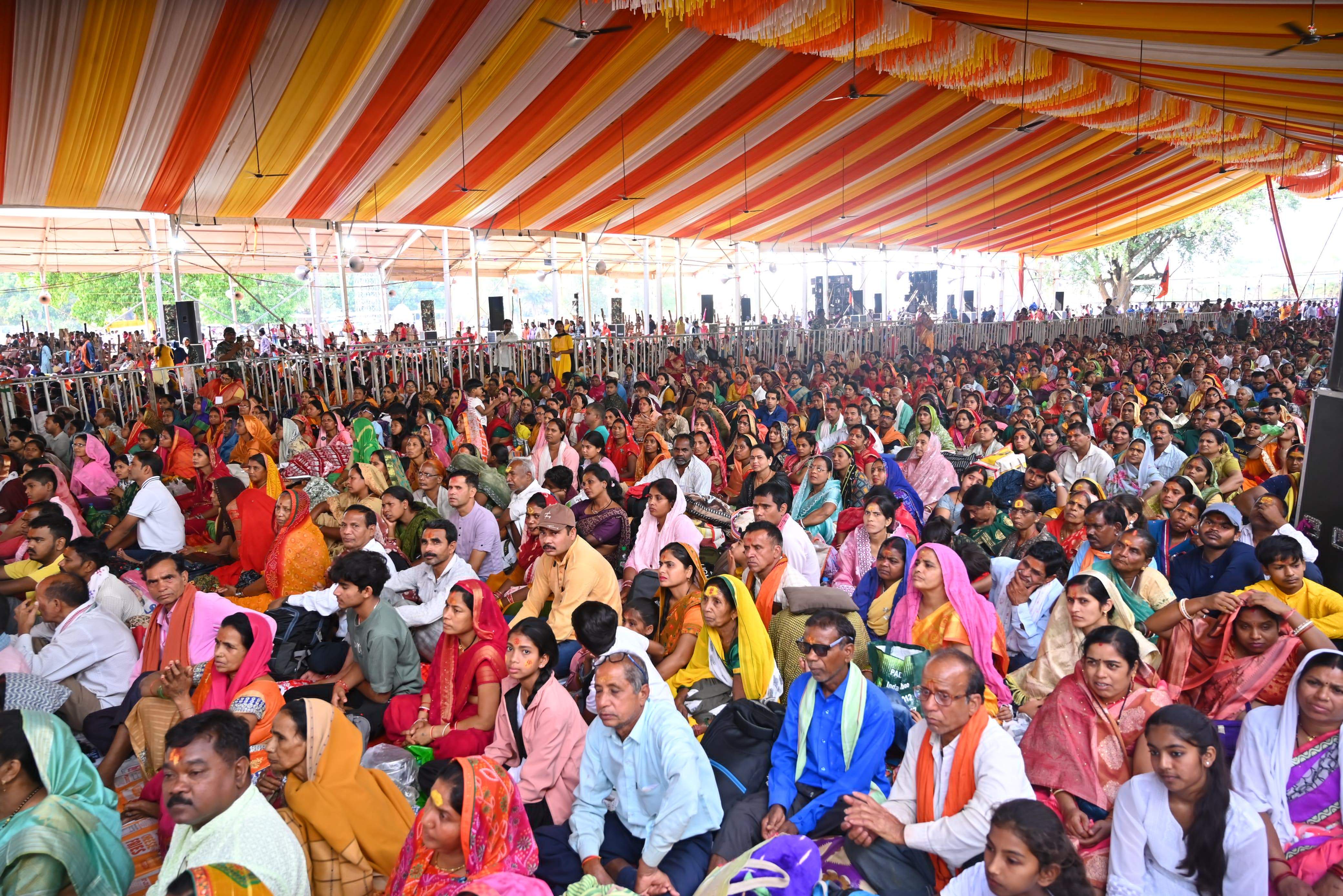 लोग सोचते हैं कि किसी पर दया या करूणा करने से दुख मिलता है, ऐसी सोच रखना नादानी है- पं. प्रदीप मिश्रा