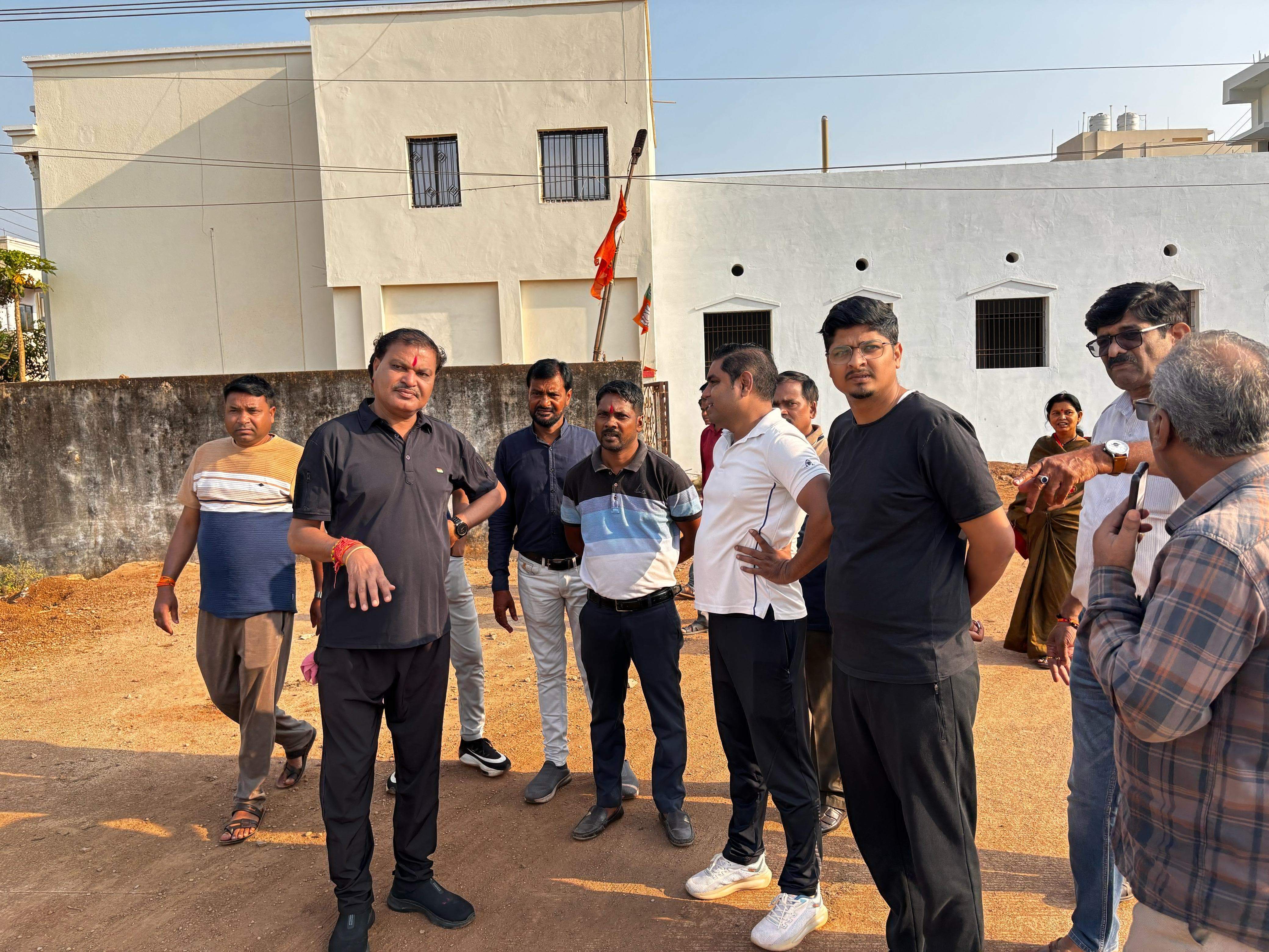 मेयर ने सुनी कॉलोनीवासियों की समस्याएं मेयर ने सुनी कॉलोनीवासियों की समस्याएं