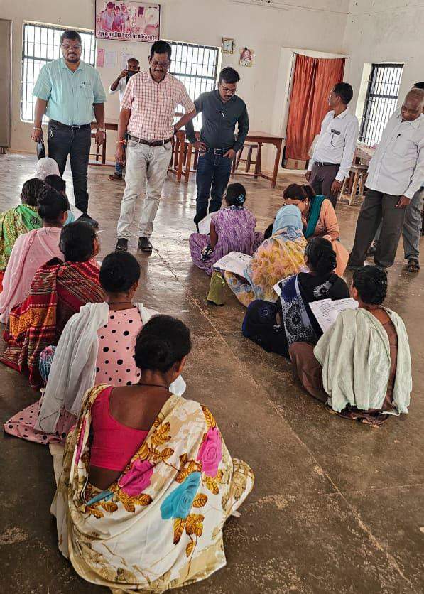 कलेक्टर ने उल्लास महापरीक्षा का लिया जायजा, परीक्षार्थियों का स्वागत कर किया उत्साहवर्धन