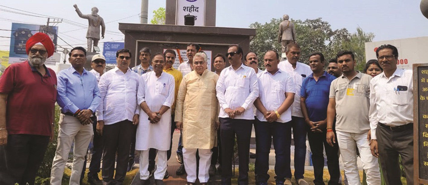 कांग्रेसजनों ने दी शहीदों को श्रद्धांजलि कांग्रेसजनों ने दी शहीदों को श्रद्धांजलि