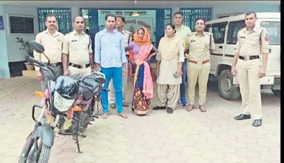 संपत्ति का लालच दे सास की हत्या करवाई, बहू समेत 2 गिरफ्तार