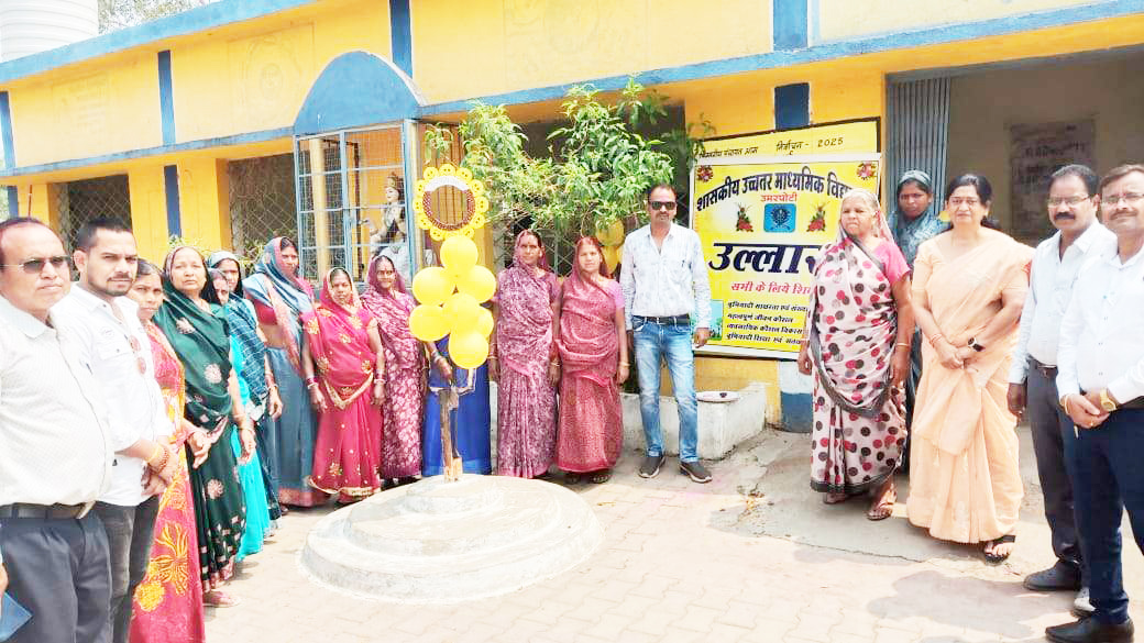 उत्साह से दी साक्षरता परीक्षा उत्साह से दी साक्षरता परीक्षा