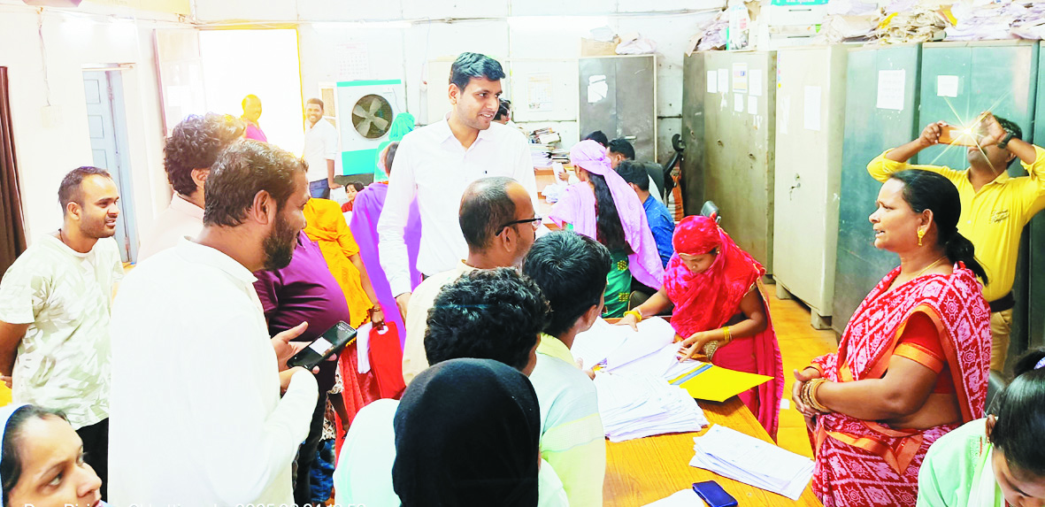 मार्च के महीने में अंतिम 7 दिन निगम टैक्स काउंटर में कर दाताओं की उमड़ी भीड़ मार्च के महीने में अंतिम 7 दिन निगम टैक्स काउंटर में कर दाताओं की उमड़ी भीड़