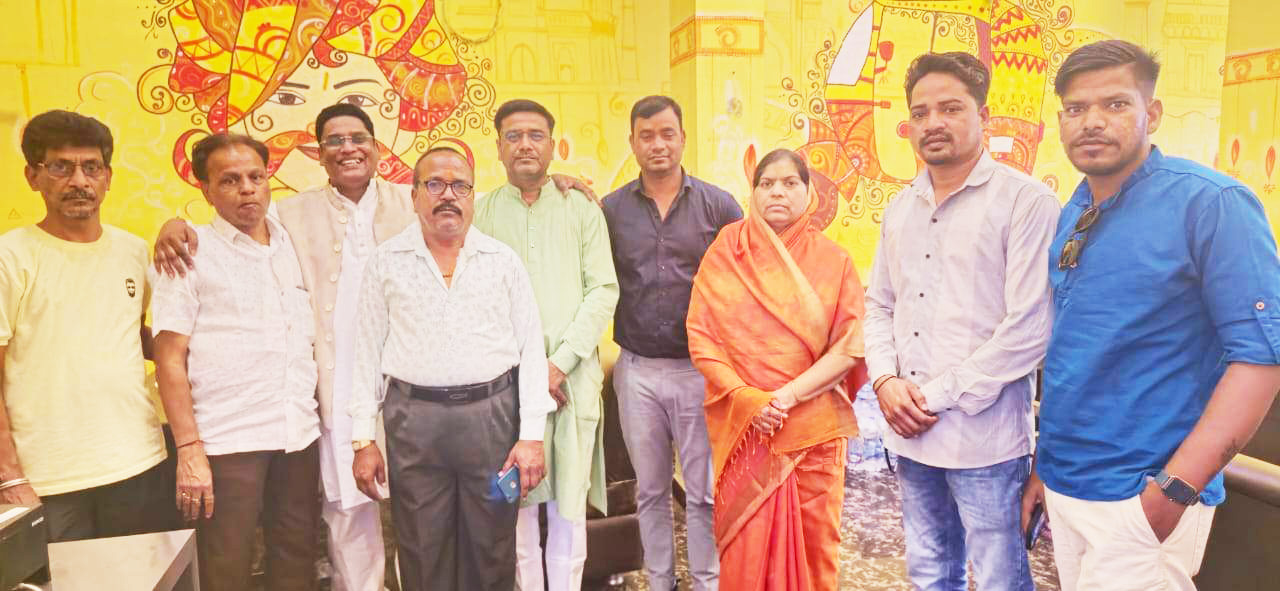 जिपं अध्यक्ष ने शपथ ग्रहण से पहले सर्वसमाज संग मनाया जश्न जिपं अध्यक्ष ने शपथ ग्रहण से पहले सर्वसमाज संग मनाया जश्न