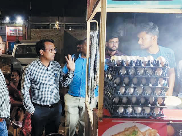  दुकानों में दी दबिश, 8 गैस सिलेंडर जब्त