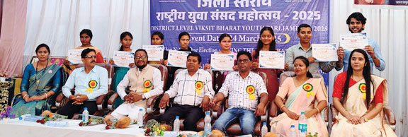 गुण्डाधुर महाविद्यालय से रासेयो स्वयंसेवक मनीषा - सतवंतिन का राज्य स्तर विकसित भारत युवा संसद के लिए चयन