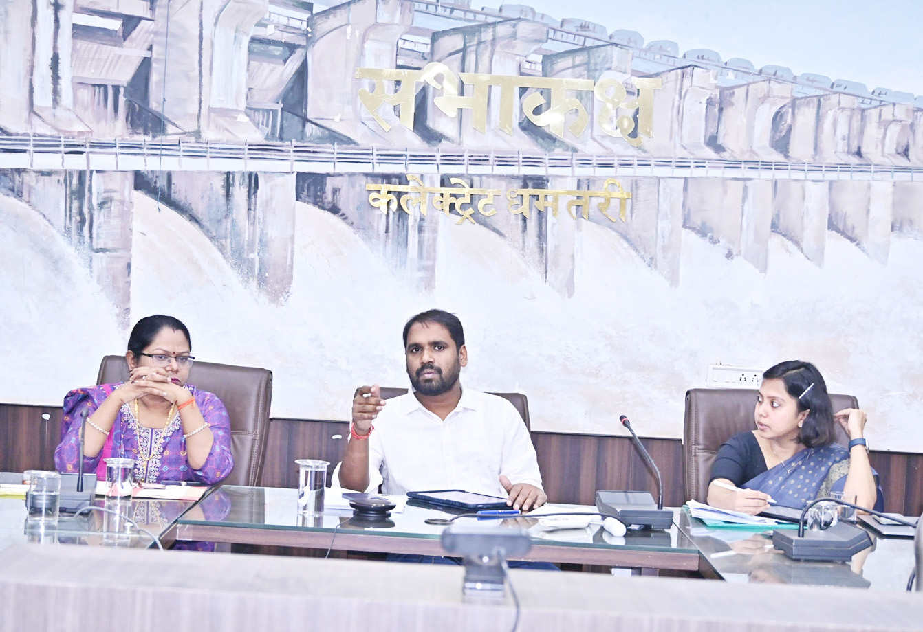 बेवजह काम लंबित रखने पर ठेकेदार पर लगेगा जुर्माना बेवजह काम लंबित रखने पर ठेकेदार पर लगेगा जुर्माना