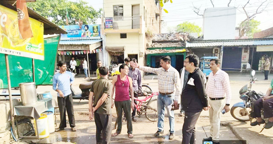 कलेक्टर ने वार्डों में लिया सफाई का जायजा समुचित सफाई व्यवस्था के दिए निर्देश कलेक्टर ने वार्डों में लिया सफाई का जायजा समुचित सफाई व्यवस्था के दिए निर्देश