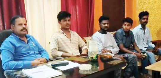 कांग्रेस पार्षद ने आधा अधूरे दुकान निर्माण के नीलामी के लगाए आरोप कांग्रेस पार्षद ने आधा अधूरे दुकान निर्माण के नीलामी के लगाए आरोप