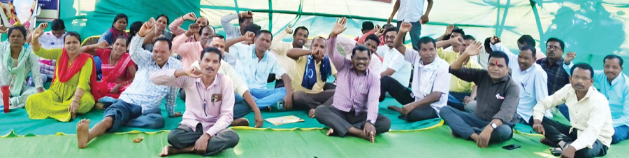 हड़ताल का 10वां दिन, नियमितीकरण की मांग पर डटे पंचायत सचिव 