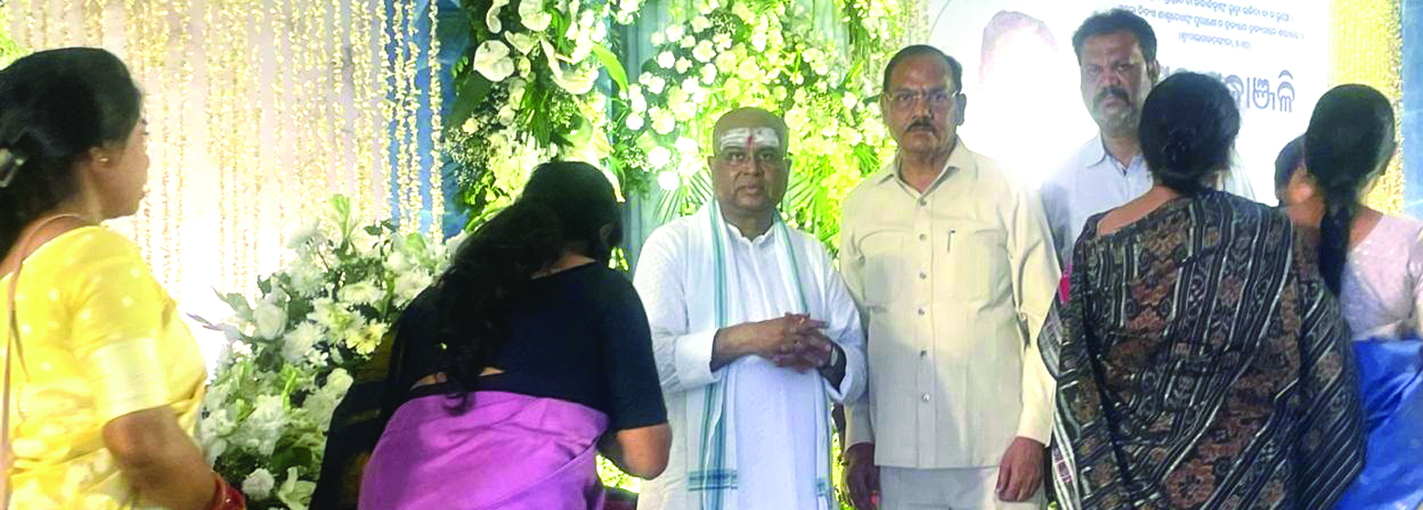 स्व. देवेन्द्र प्रधान को मुंदड़ा-परिवार ने दी श्रद्धांजलि स्व. देवेन्द्र प्रधान को मुंदड़ा-परिवार ने दी श्रद्धांजलि