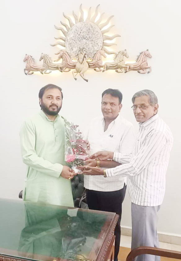 राजेंद्र गोलछा ने कमल चंद्र भंजदेव को दी बधाई राजेंद्र गोलछा ने कमल चंद्र भंजदेव को दी बधाई