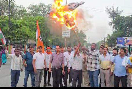 सीबीआई छापे का विरोध, कांग्रेसियों ने केंद्र, राज्य सरकार व सीबीआई का पुतला फूंका सीबीआई छापे का विरोध, कांग्रेसियों ने केंद्र, राज्य सरकार व सीबीआई का पुतला फूंका