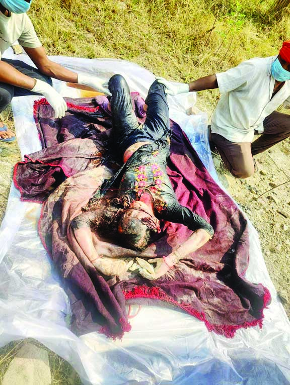 बंद खदान में तैरती मिली अज्ञात महिला की लाश, हत्या की आशंका बंद खदान में तैरती मिली अज्ञात महिला की लाश, हत्या की आशंका