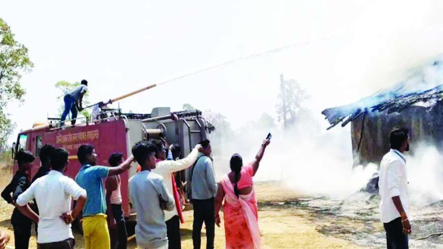 खलिहान में लगी आग खलिहान में लगी आग