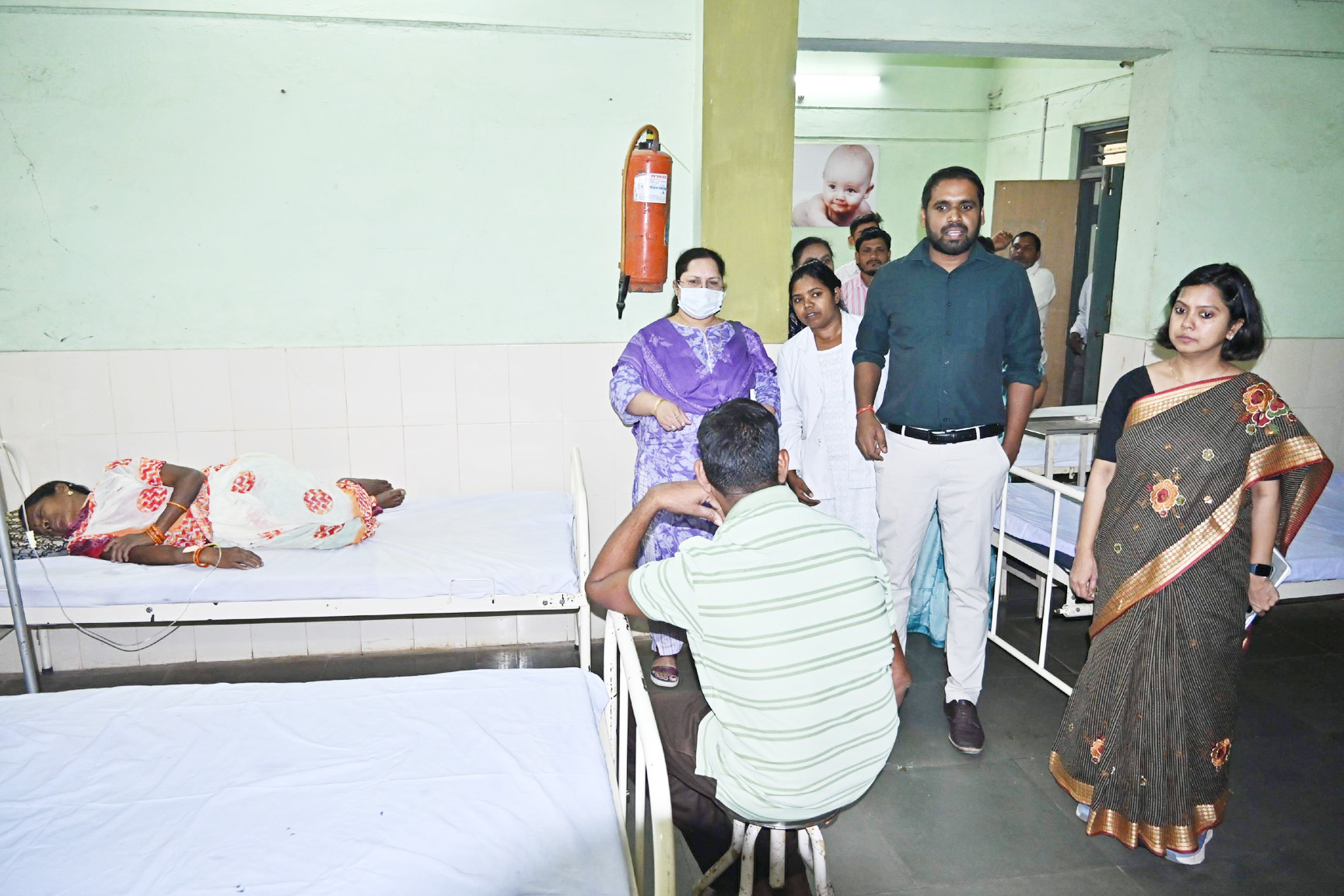 गुजरा पीएचसी पहुंचे कलेक्टर, मरीजों से लिया फीडबैक गुजरा पीएचसी पहुंचे कलेक्टर, मरीजों से लिया फीडबैक