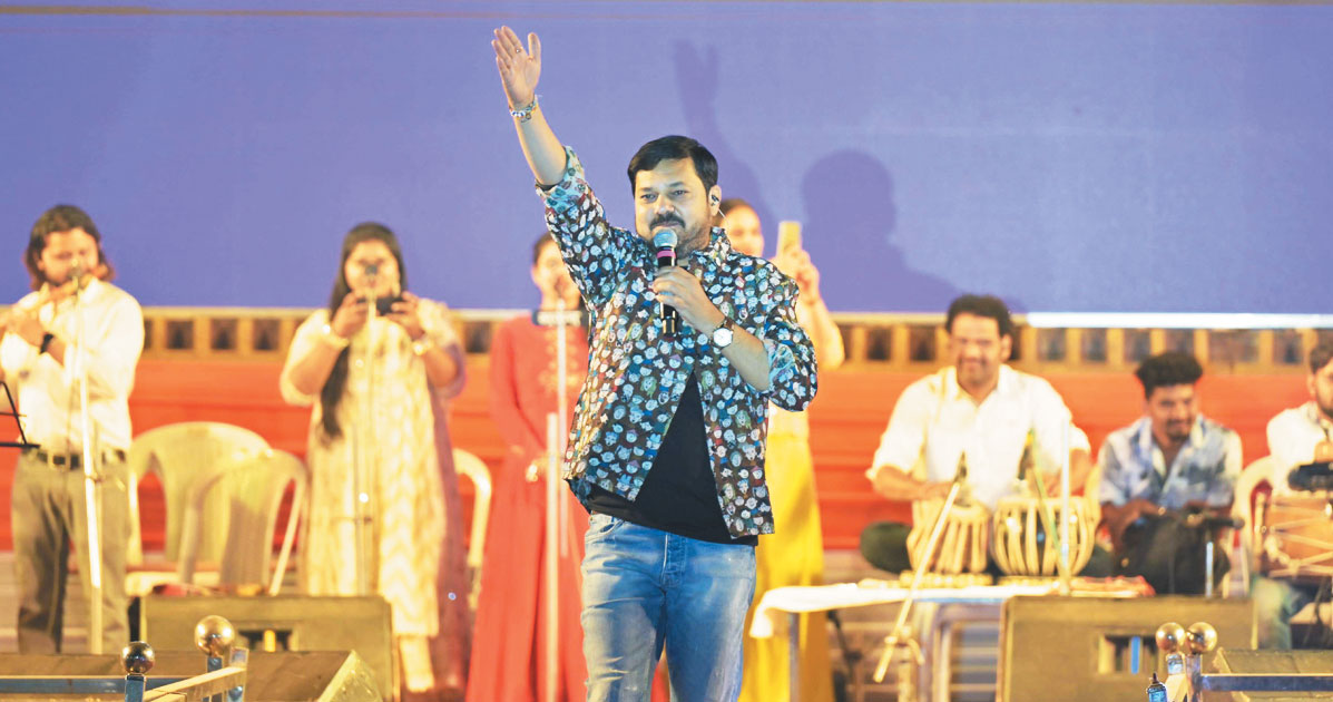 भोरमदेव महोत्सव : अनुज शर्मा की सुरमयी प्रस्तुति ने महोत्सव में समा बांधा भोरमदेव महोत्सव : अनुज शर्मा की सुरमयी प्रस्तुति ने महोत्सव में समा बांधा